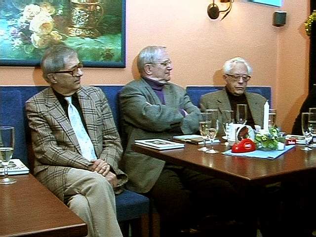 Miloslav Ducháč (vpravo od J.Suchého) při křtu knížky Werich, Cortés a Vlachovci, v r. 2006.