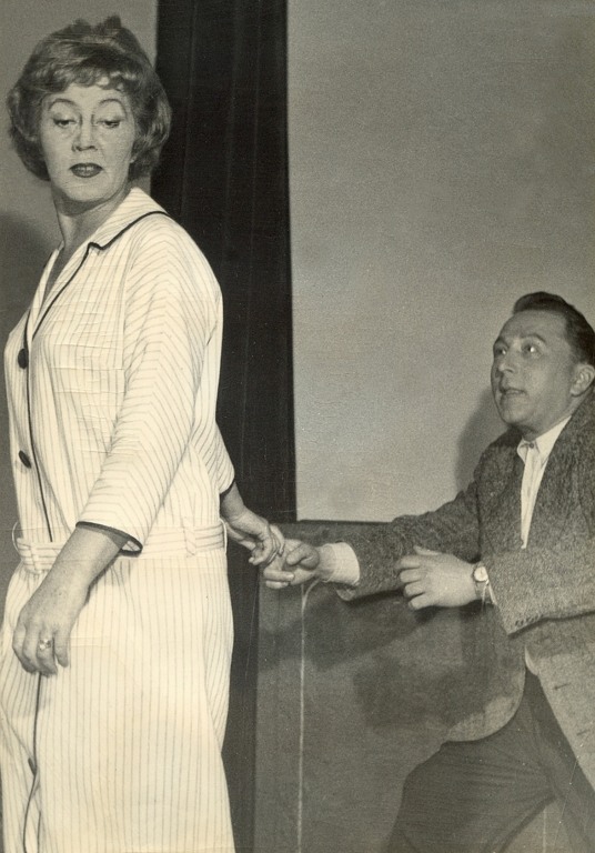 Ljuba Hermanová s Jaromírem Vomáčkou zkoušejí Na Zábradlí hru Faust, Markétka, služka a já. Psal se rok 1960.